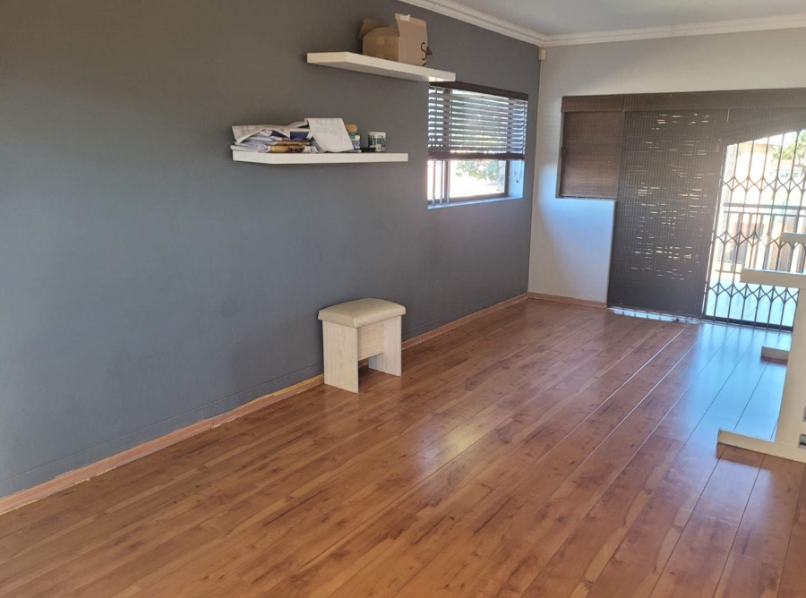 5 Bedroom Property for Sale in Goodwood Park Western Cape